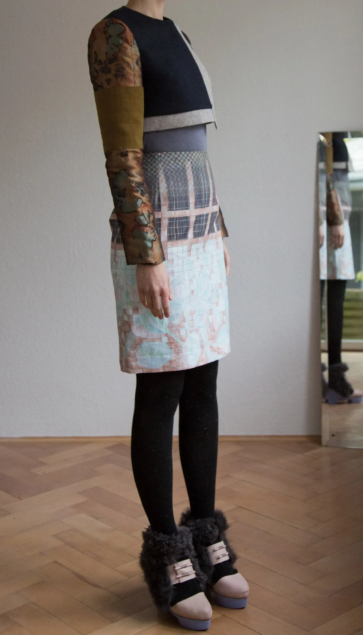 Pencil skirt in white print