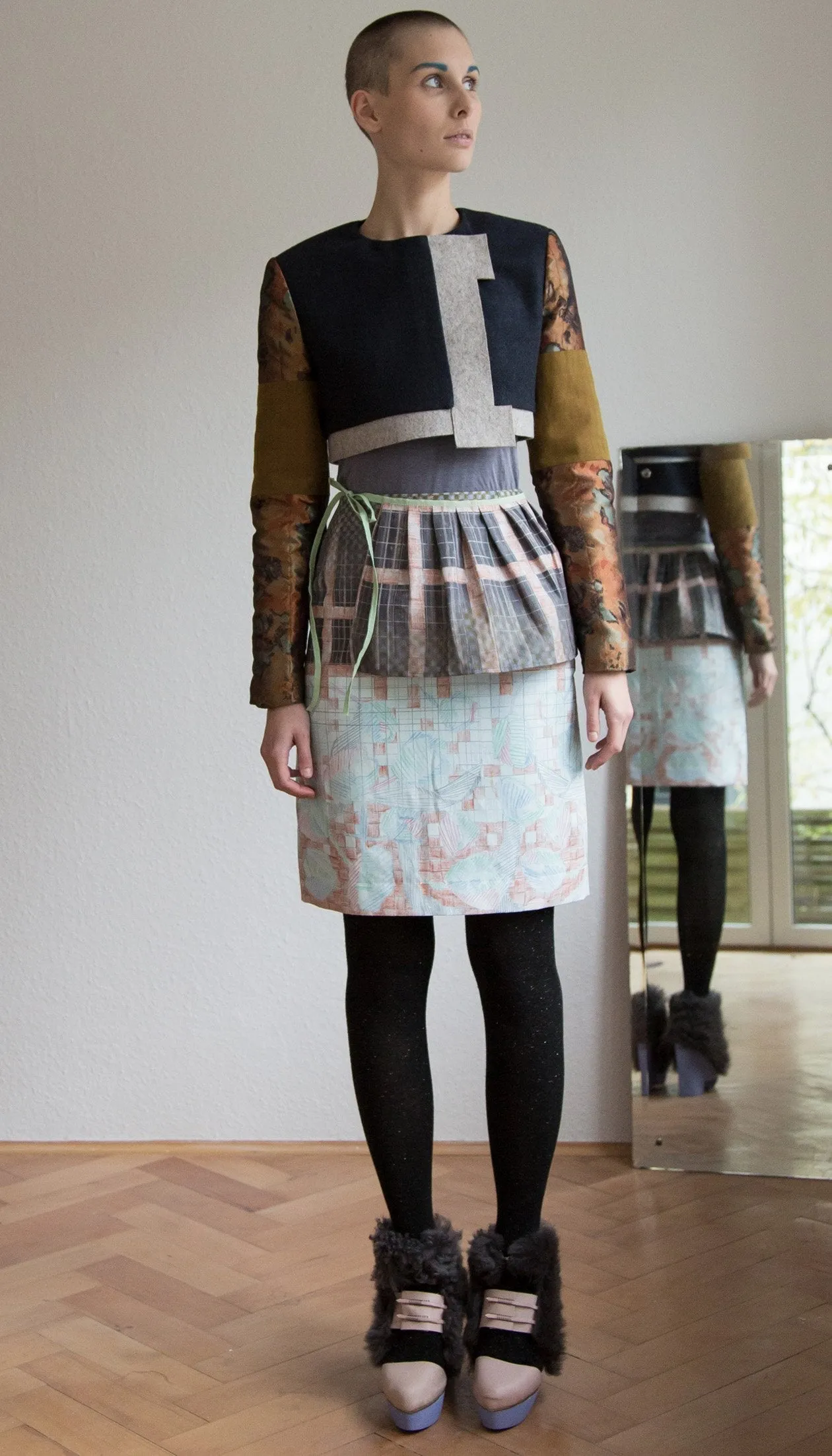 Pencil skirt in white print